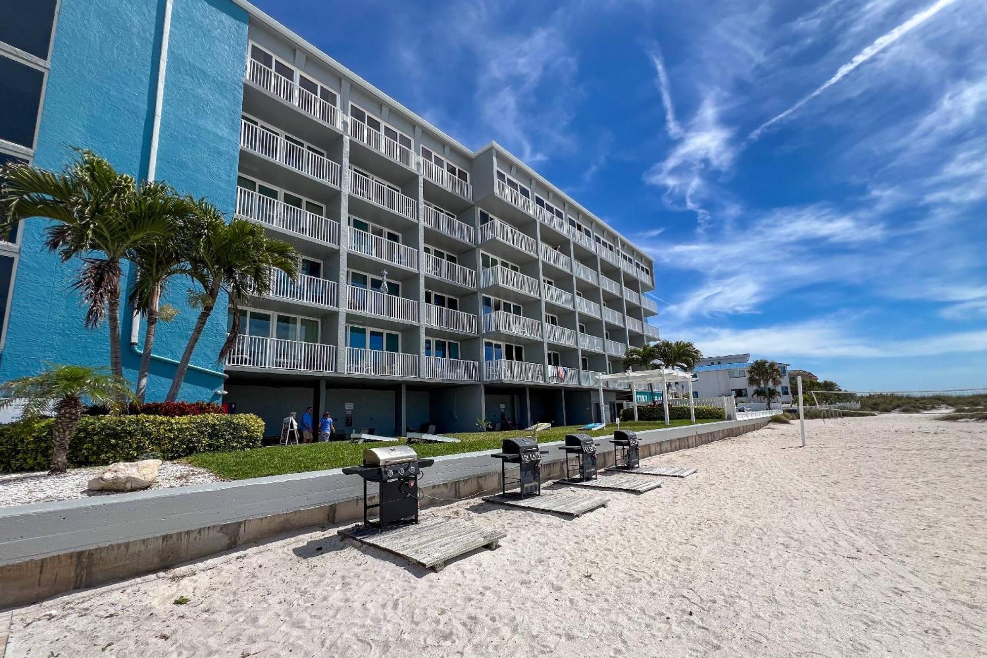 513 - Island Inn St. Pete Beach Exterior photo